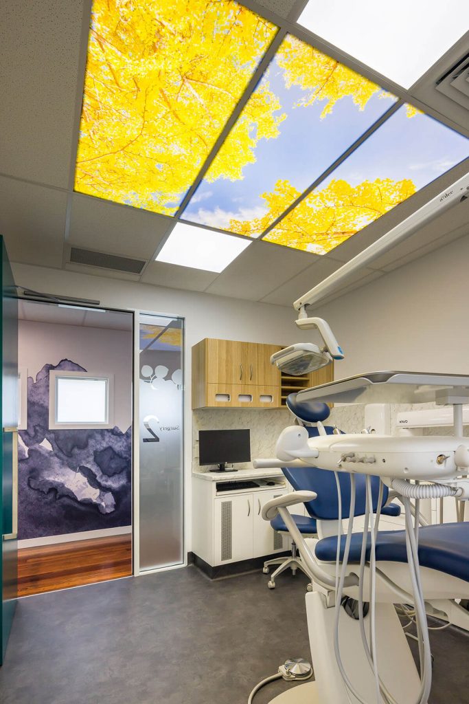 Ceiling feature in dental surgery